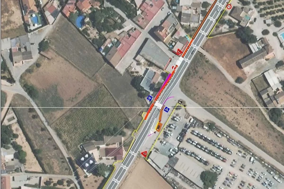 Nueva parada de autobús y camino seguro en Los Salazares