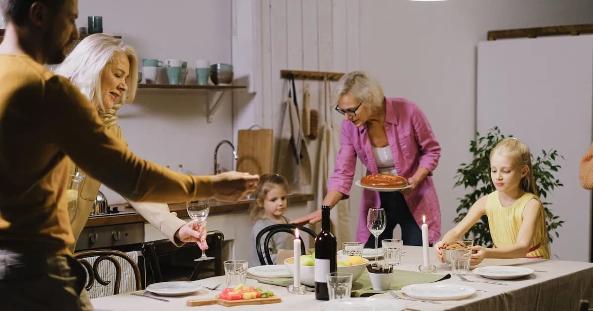 Compartir comidas reduce riesgo de depresión y demencia