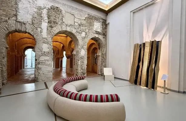 La exposición 'Tránsitos' fusiona artesanía y arte contemporáneo en Toledo