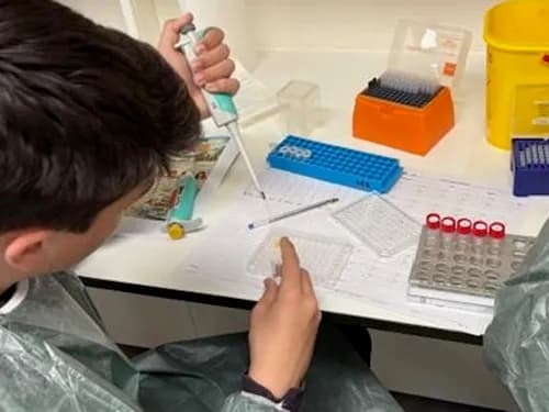 Estudiantes de ESO descubren la ciencia en el ISCIII