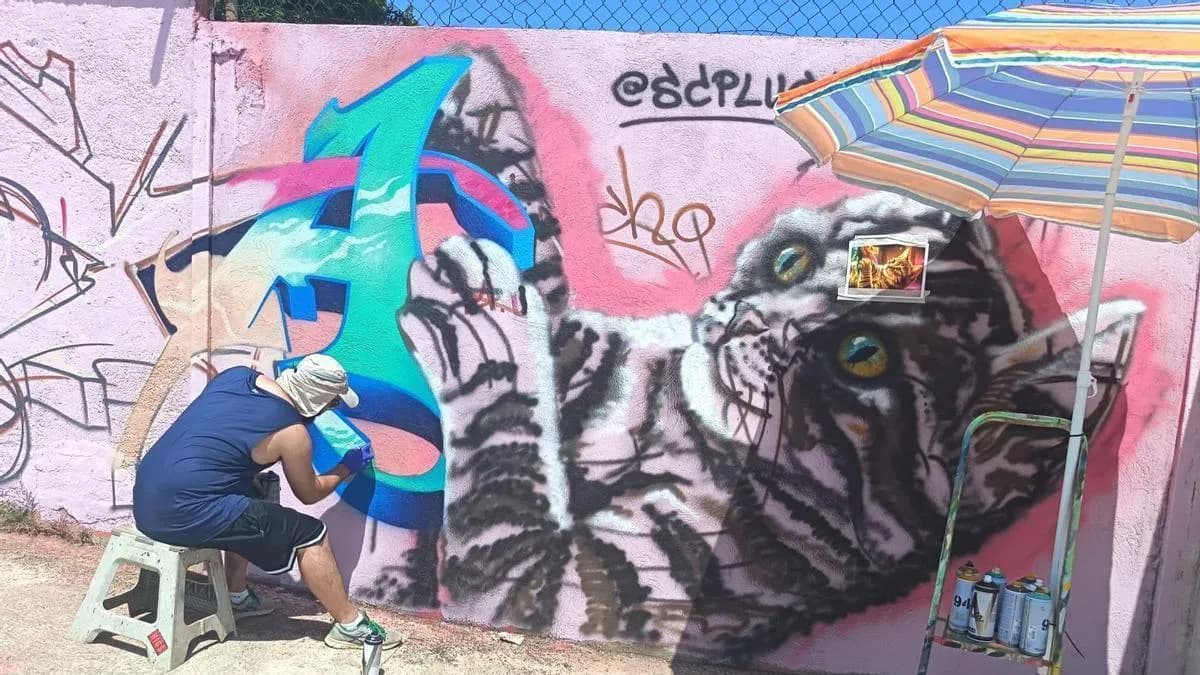 Arroyo de la Luz se llena de arte urbano con Rural Graff