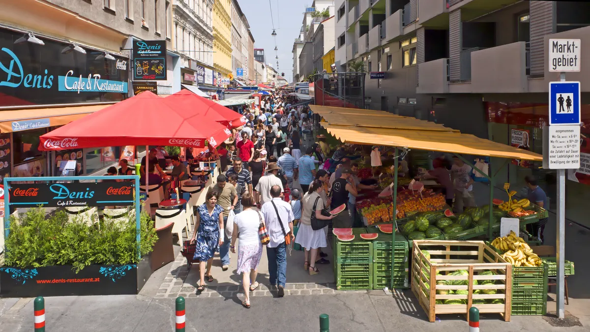 Arte y tradición se unen en mercadillo de Viena