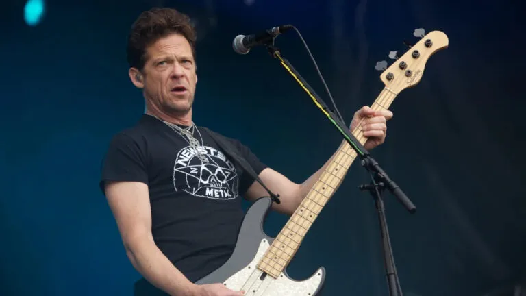 Jason Newsted, exbajista de Metallica, supera el cáncer de garganta