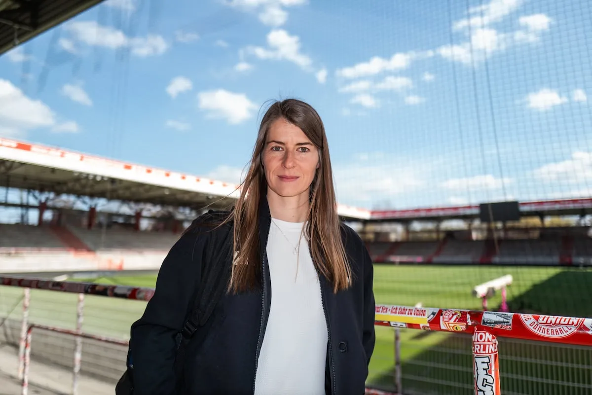 Marie-Louise Eta, primera mujer en dirigir un equipo masculino en la Bundesliga