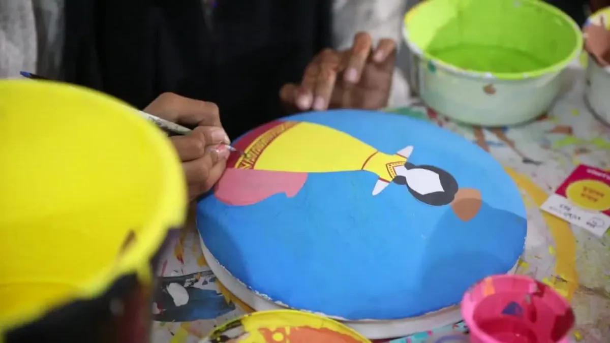 Daca se prepara para el Año Nuevo bengalí con arte comunitario